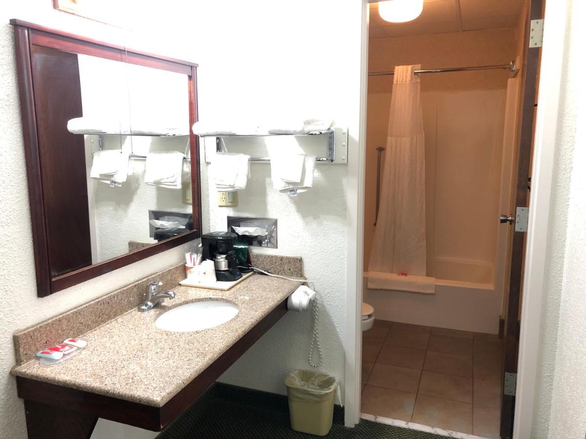 Econo Lodge Wisconsin Rapids Ngoại thất bức ảnh