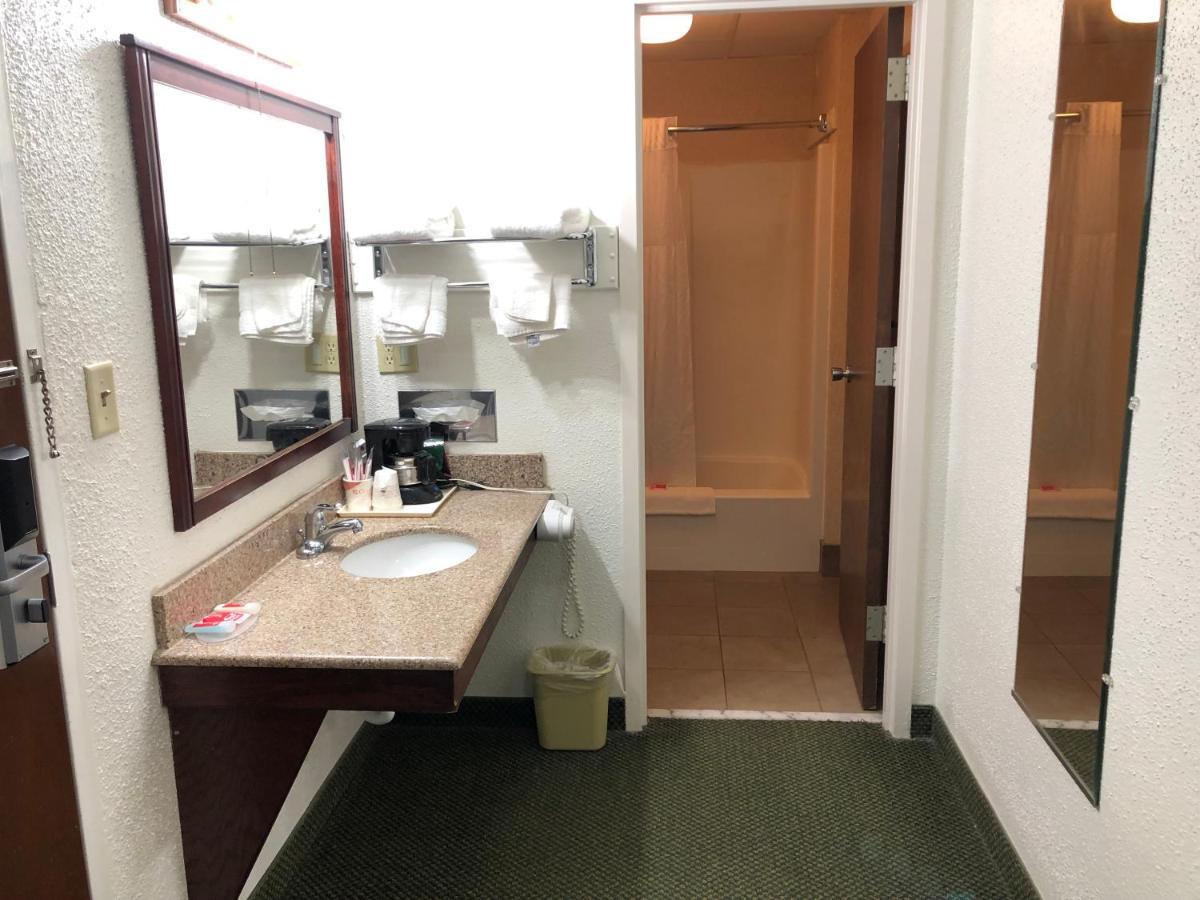 Econo Lodge Wisconsin Rapids Ngoại thất bức ảnh