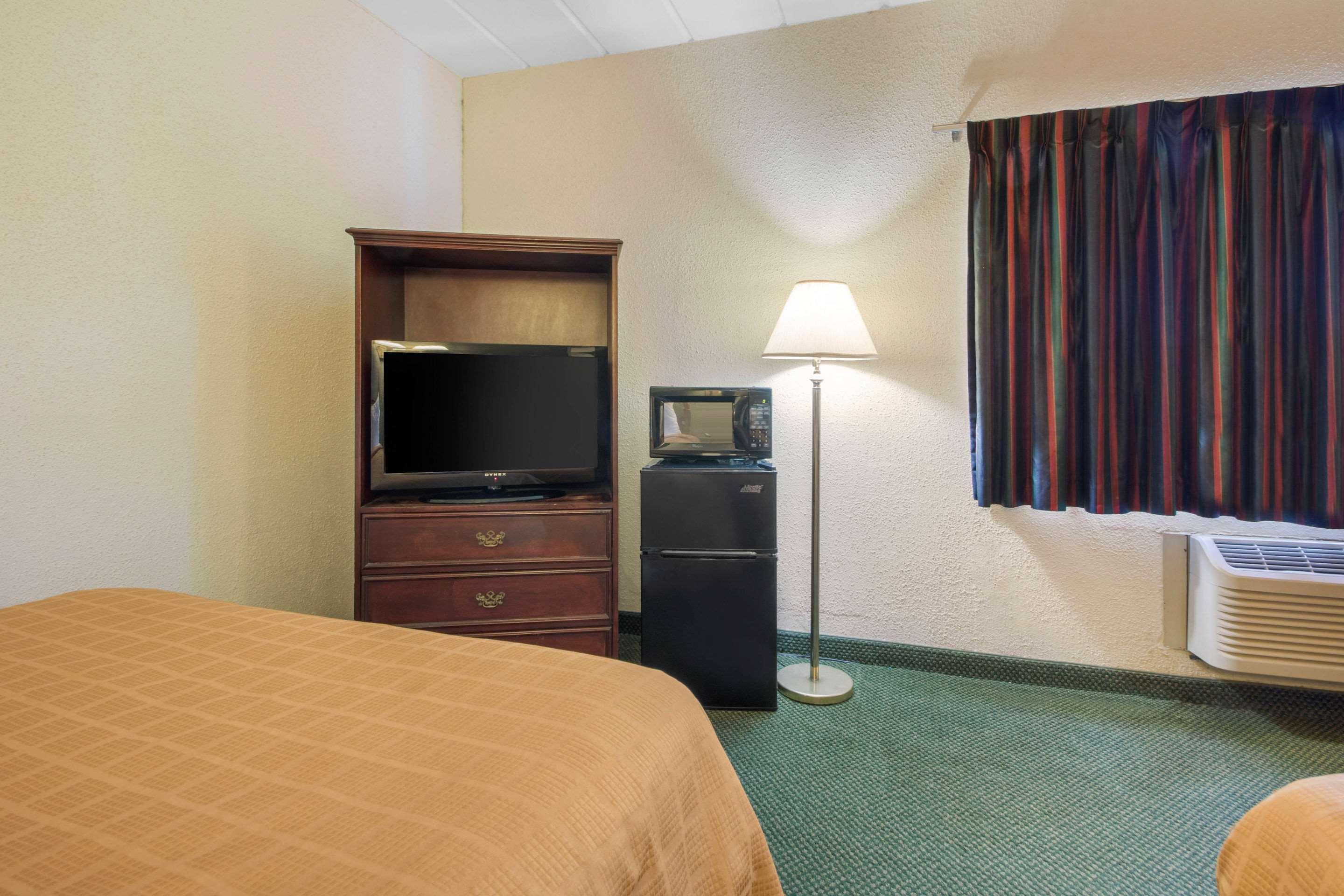 Econo Lodge Wisconsin Rapids Ngoại thất bức ảnh