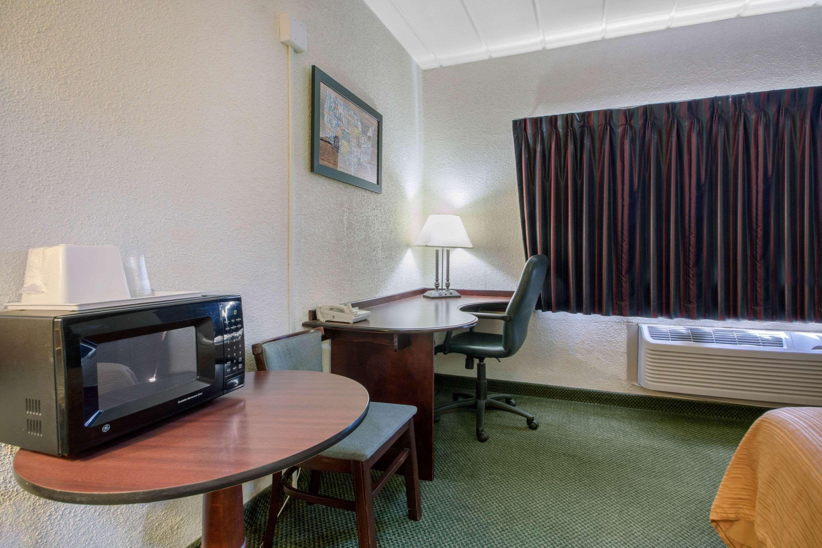 Econo Lodge Wisconsin Rapids Ngoại thất bức ảnh