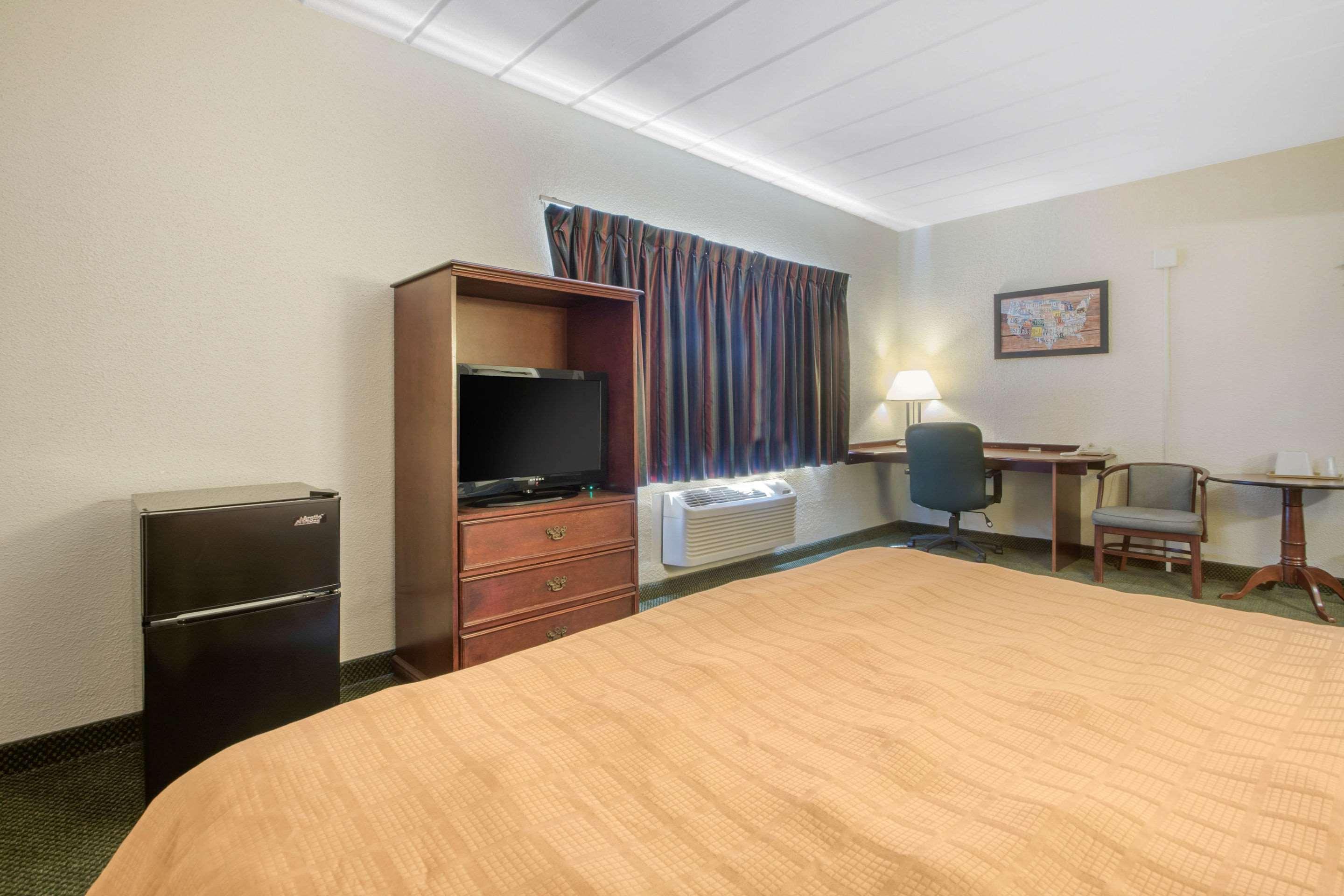 Econo Lodge Wisconsin Rapids Ngoại thất bức ảnh