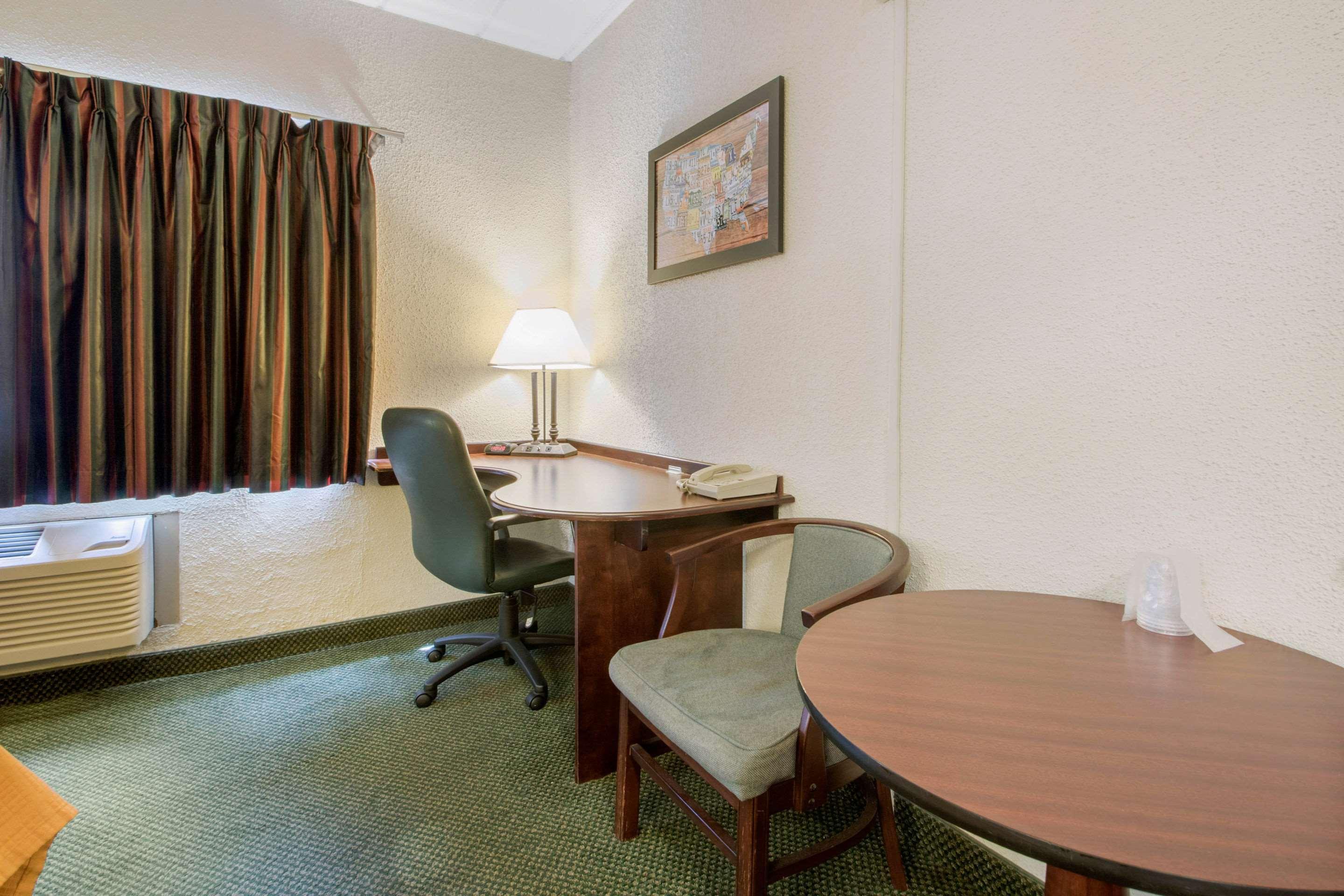 Econo Lodge Wisconsin Rapids Ngoại thất bức ảnh