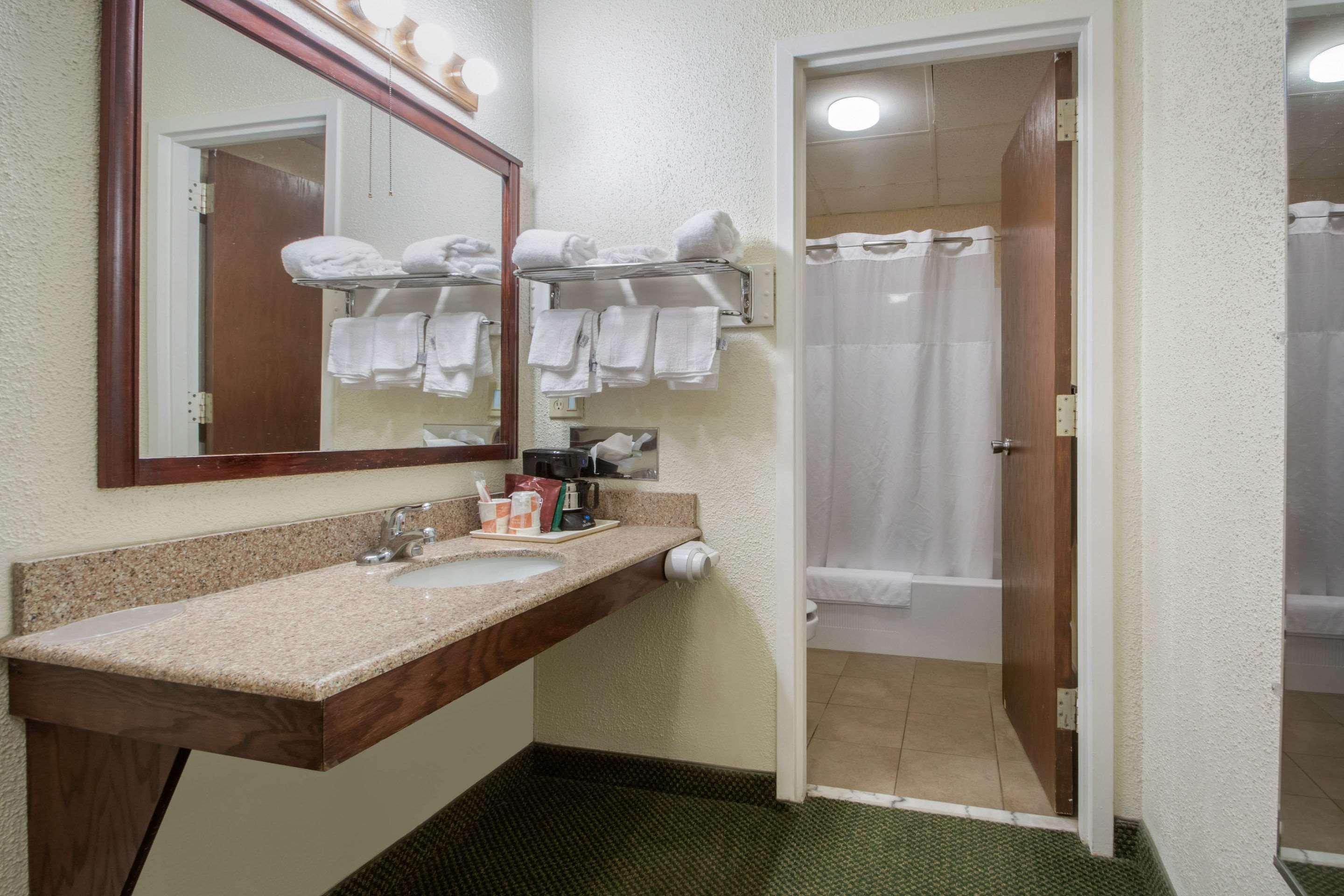 Econo Lodge Wisconsin Rapids Ngoại thất bức ảnh