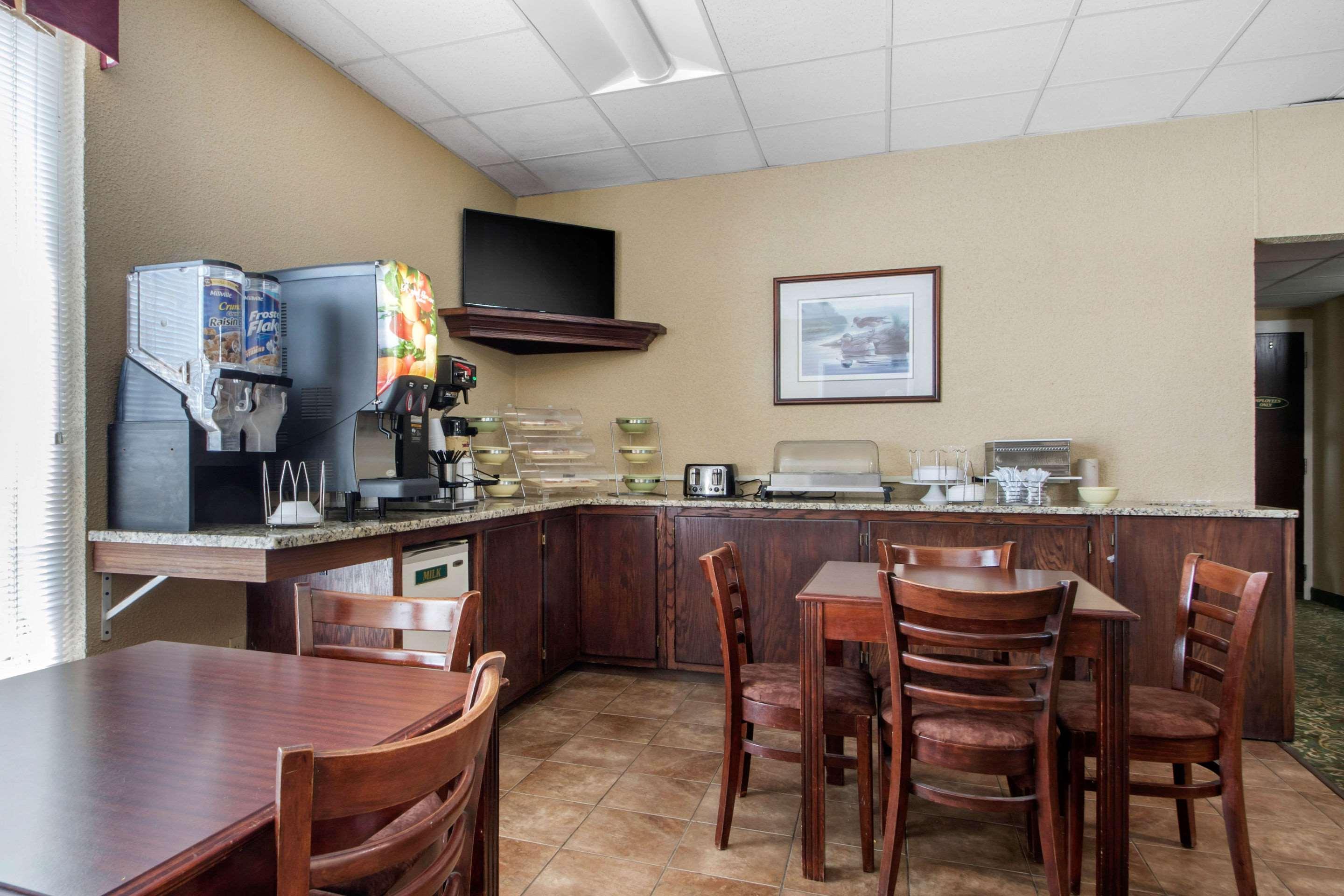 Econo Lodge Wisconsin Rapids Ngoại thất bức ảnh