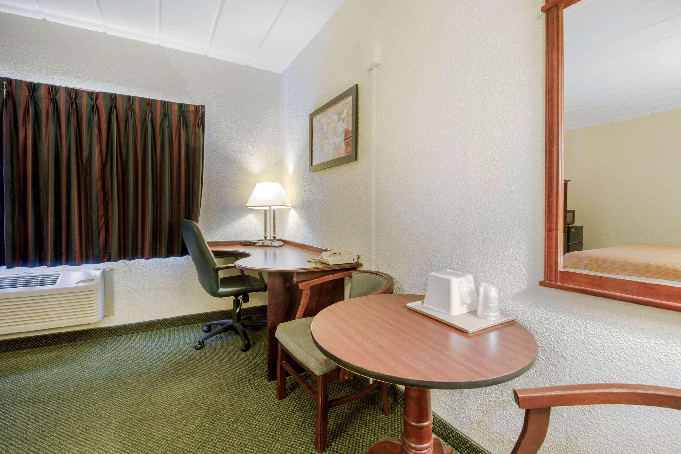 Econo Lodge Wisconsin Rapids Ngoại thất bức ảnh