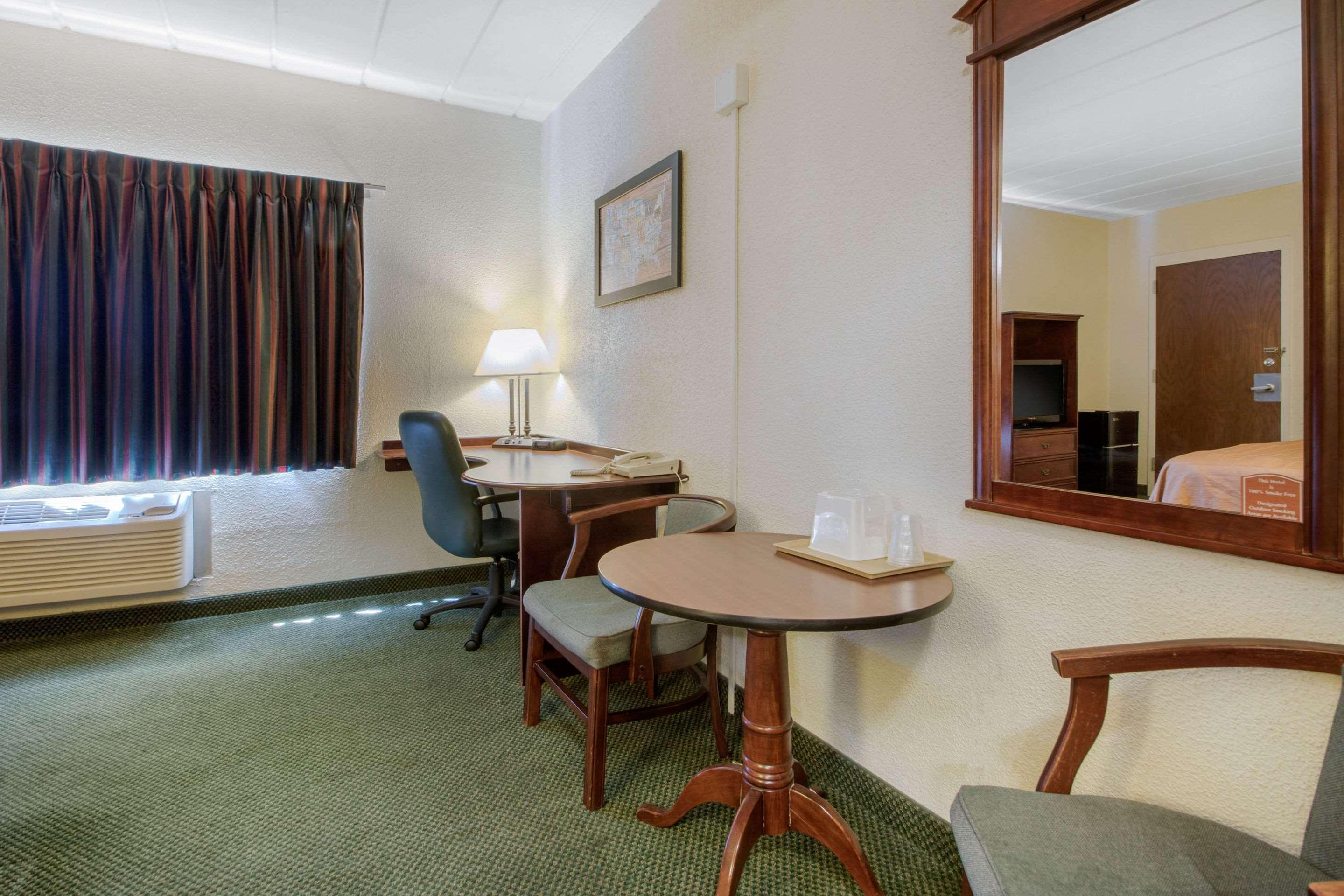 Econo Lodge Wisconsin Rapids Ngoại thất bức ảnh