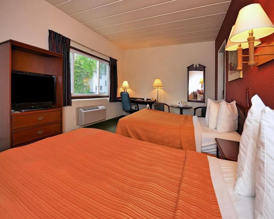 Econo Lodge Wisconsin Rapids Ngoại thất bức ảnh