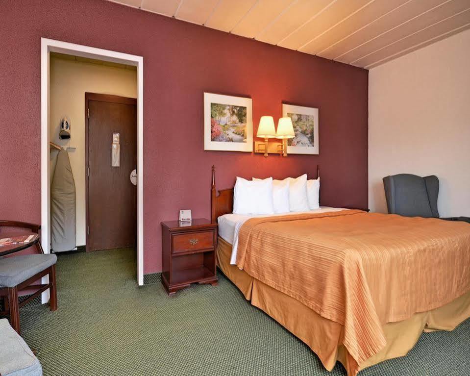 Econo Lodge Wisconsin Rapids Ngoại thất bức ảnh