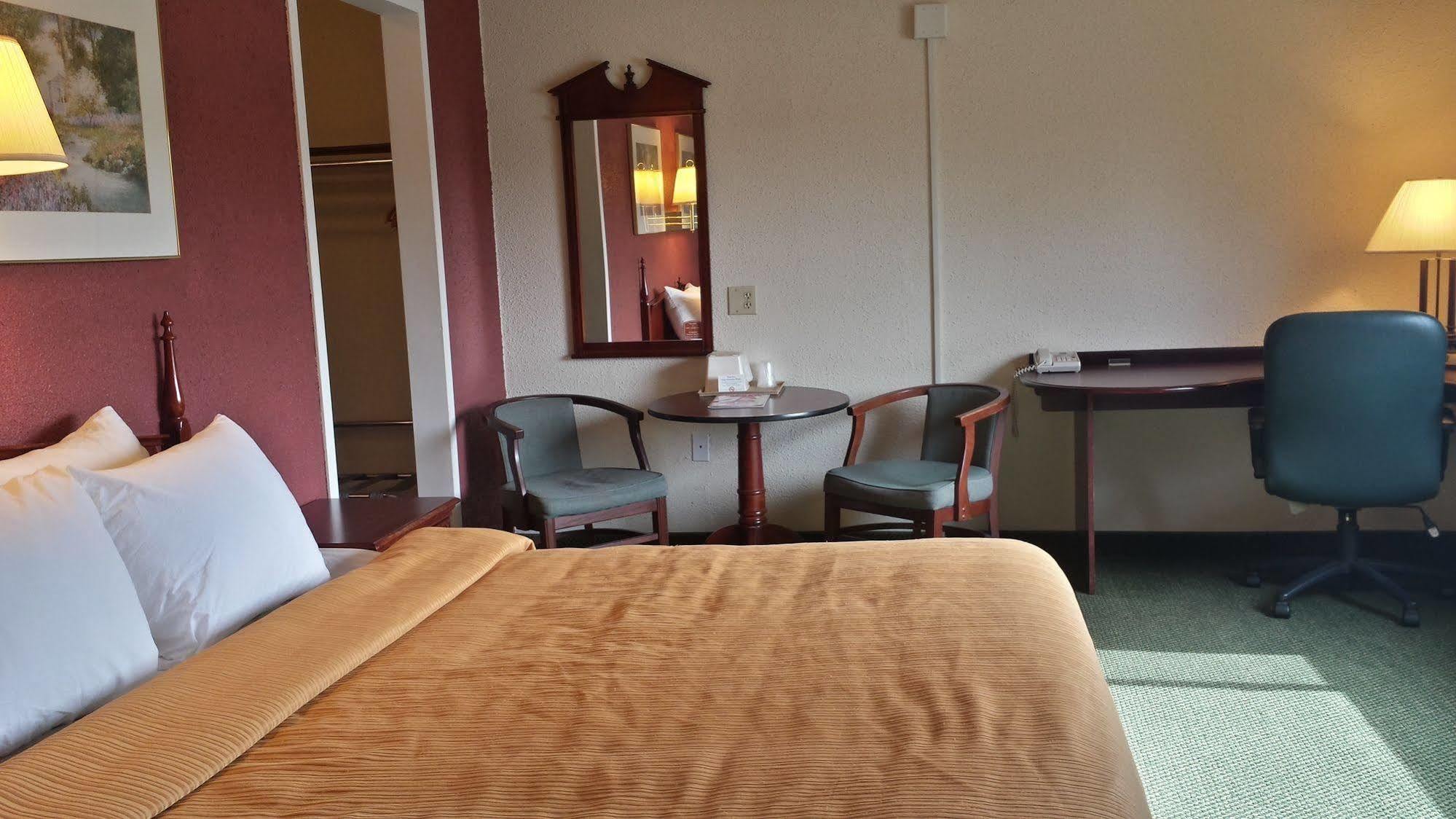 Econo Lodge Wisconsin Rapids Ngoại thất bức ảnh