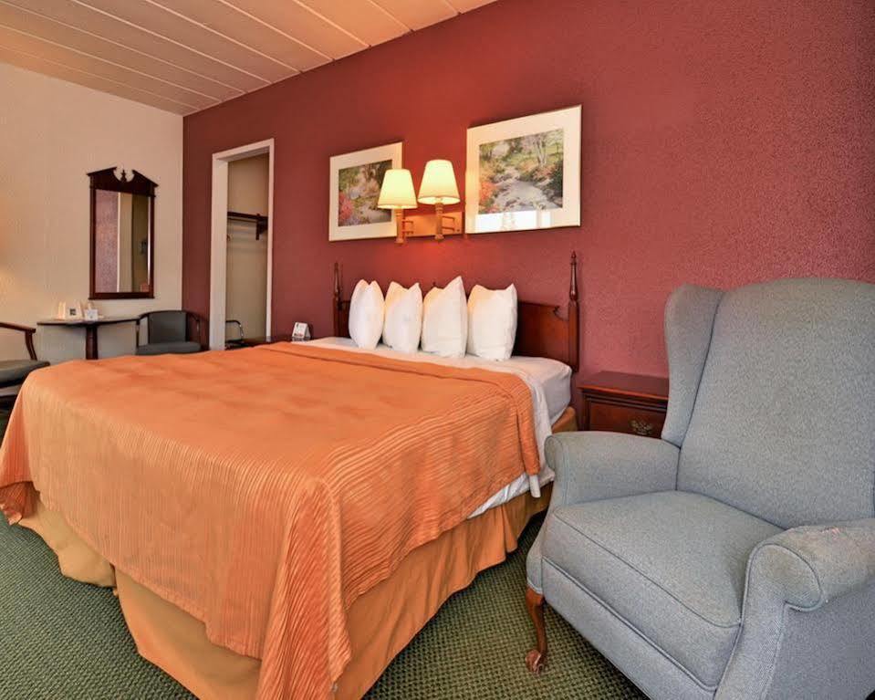 Econo Lodge Wisconsin Rapids Ngoại thất bức ảnh